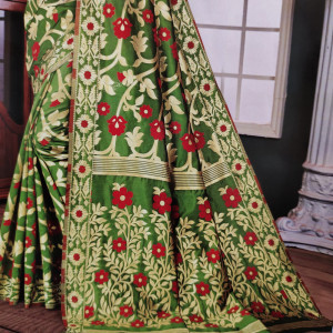 Green color Heavy Jaal Pattern Silk Saree
