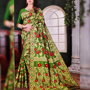 Green color Heavy Jaal Pattern Silk Saree