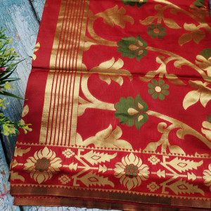 Red color Heavy Jaal Pattern Silk Saree