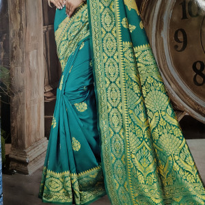Rama green color New Pallu Pattern Latest Design Silk Saree